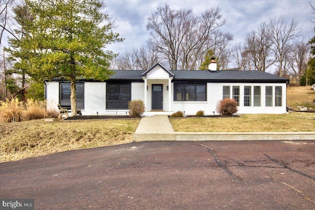 ranch-style home with a front yard