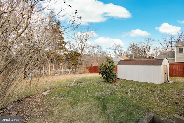 view of yard with a storage unit