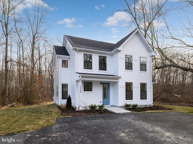 modern inspired farmhouse with a front lawn