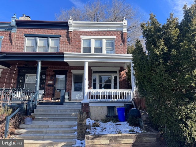 townhome / multi-family property featuring covered porch