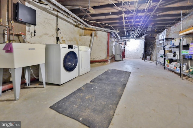 basement featuring gas water heater and independent washer and dryer