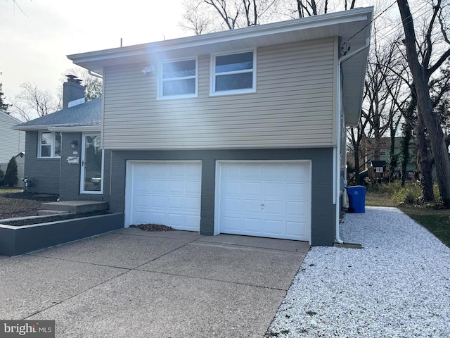 view of front facade featuring a garage