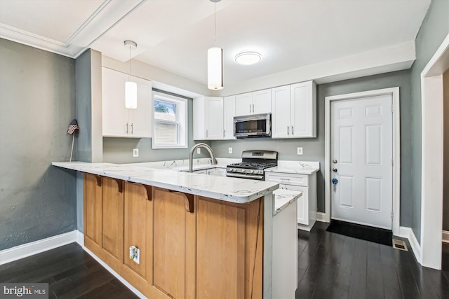 kitchen featuring white cabinetry, decorative light fixtures, stainless steel appliances, and kitchen peninsula