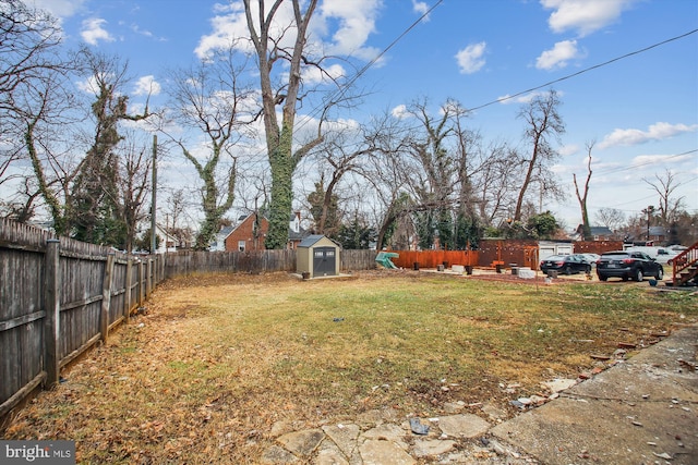 view of yard with a storage unit