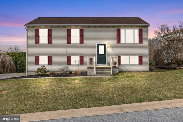 1025 Harmony Hl, Lebanon, PA 17046 - split foyer home with a front yard and roof with shingles