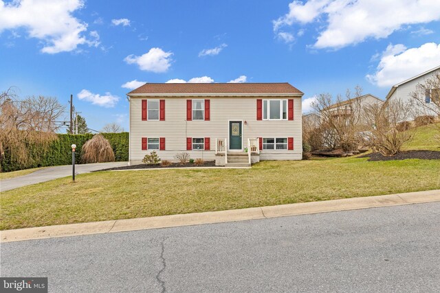 1025 Harmony Hl, Lebanon, PA 17046 - split foyer home featuring concrete driveway and a front lawn