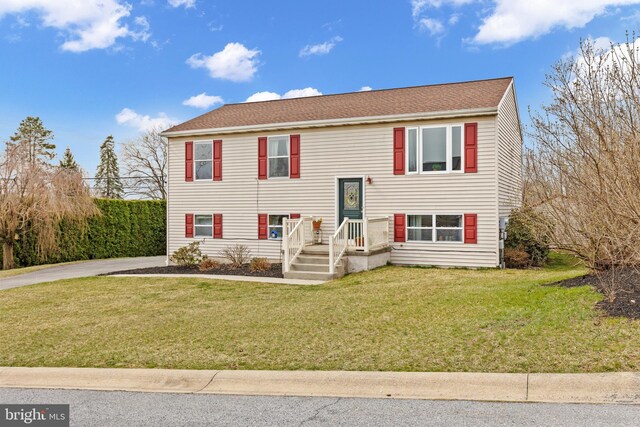 1025 Harmony Hl, Lebanon, PA 17046 - split foyer home featuring a front yard