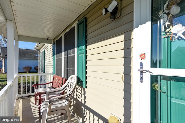 balcony featuring covered porch