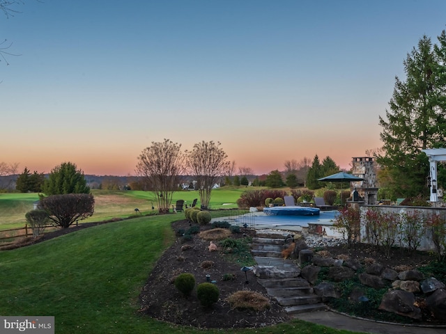 view of yard at dusk