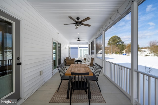 sunroom with ceiling fan