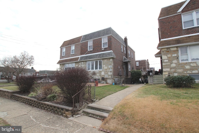 view of front of house featuring a front yard