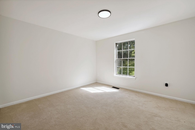 spare room with carpet flooring