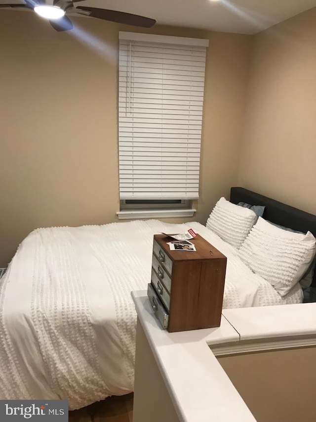 bedroom featuring ceiling fan