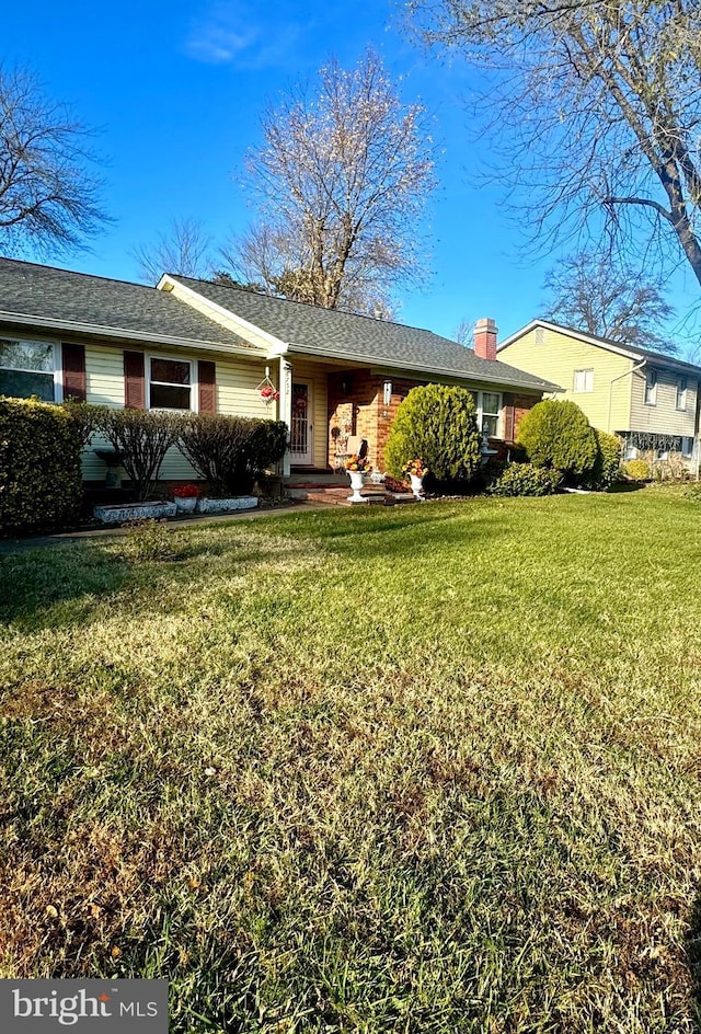 ranch-style home with a front yard