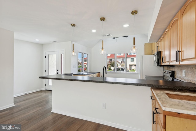 kitchen with light brown cabinets, stove, dark wood-type flooring, hanging light fixtures, and tasteful backsplash