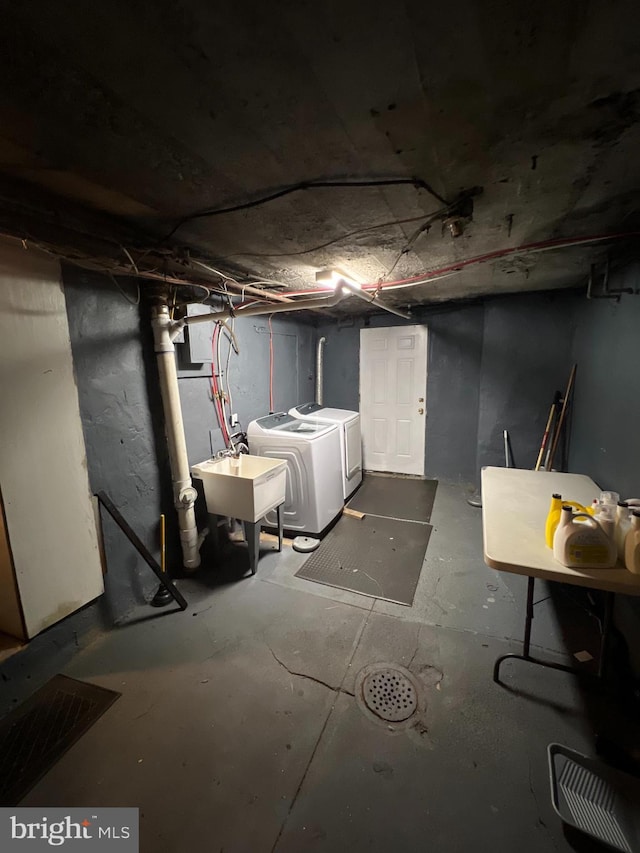 basement featuring sink and washing machine and clothes dryer