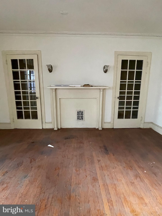 room details with crown molding and hardwood / wood-style flooring