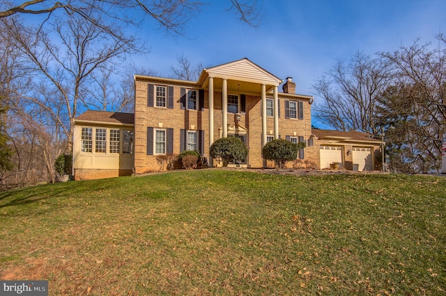 view of front of property featuring a front lawn and a garage