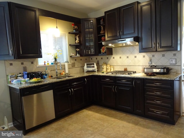 kitchen with dark brown cabinets, stainless steel appliances, tasteful backsplash, and sink