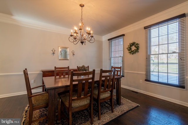 dining room featuring crown molding, dark hardwood / wood-style floors, and a notable chandelier