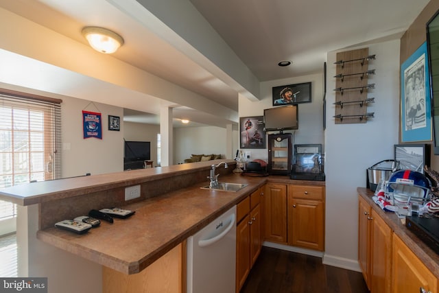 kitchen with sink, a kitchen breakfast bar, dark hardwood / wood-style flooring, kitchen peninsula, and dishwasher