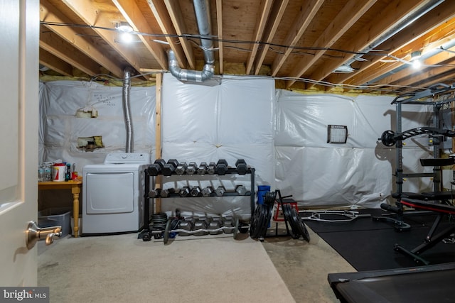 exercise room featuring washer / clothes dryer