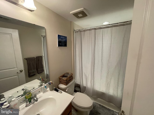 full bathroom featuring shower / bath combo with shower curtain, vanity, and toilet