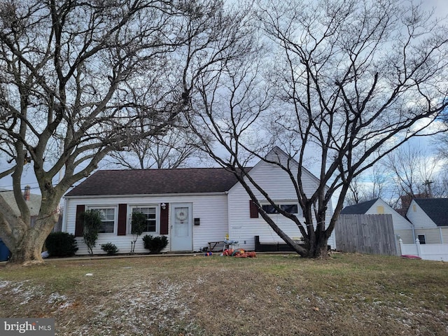 view of front of home with a front lawn