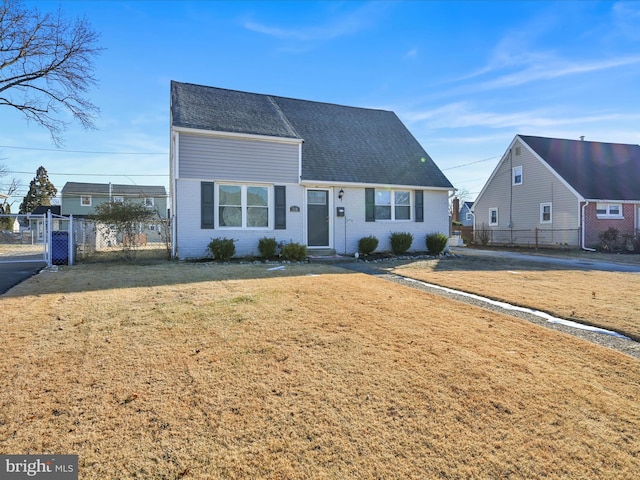 view of front facade with a front yard