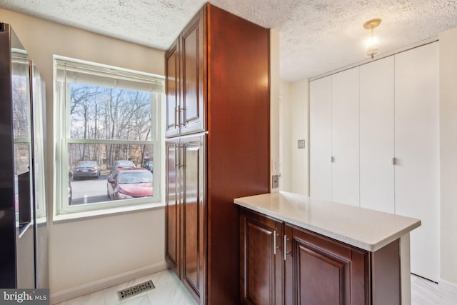 kitchen featuring kitchen peninsula and a textured ceiling