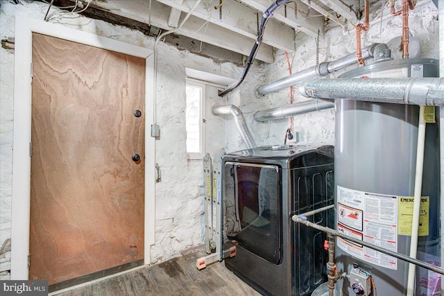 utility room with washer / clothes dryer and water heater