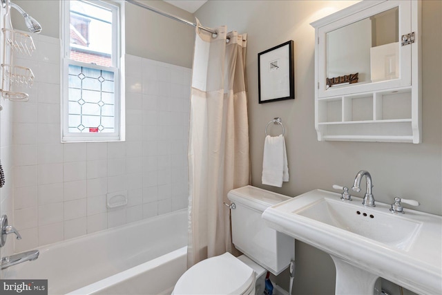 full bathroom featuring toilet, sink, and shower / bath combo