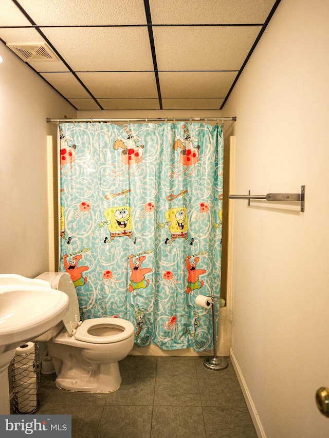 bathroom featuring a drop ceiling, toilet, tile patterned floors, visible vents, and a shower with curtain