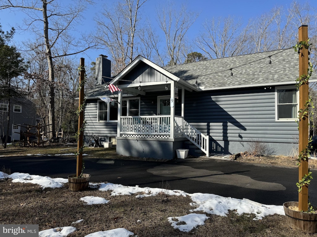 view of front of house with a porch