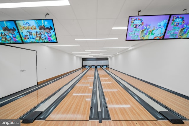 playroom with a drop ceiling