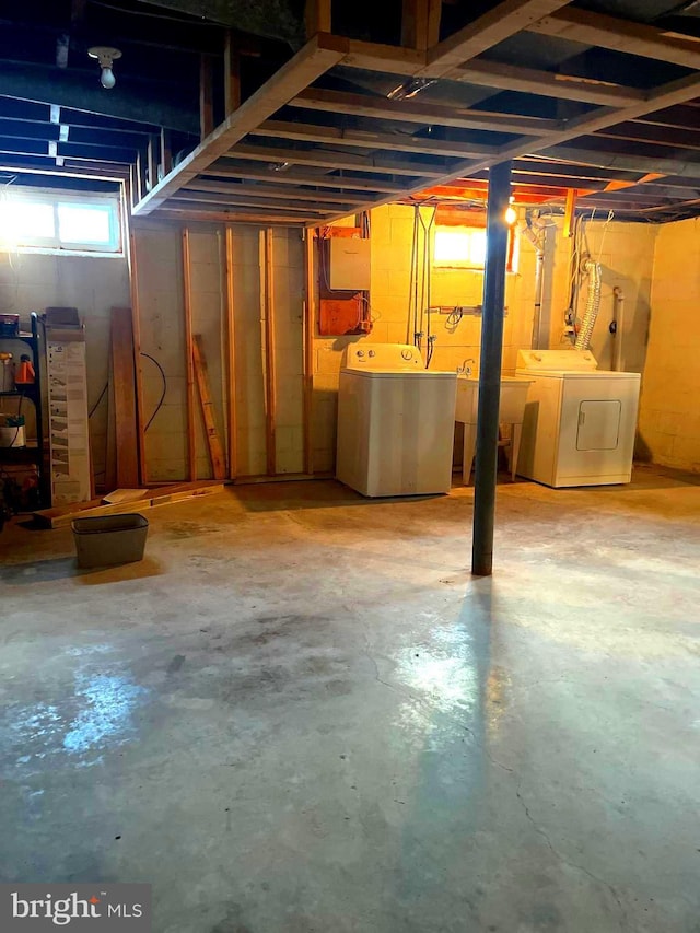 basement featuring independent washer and dryer