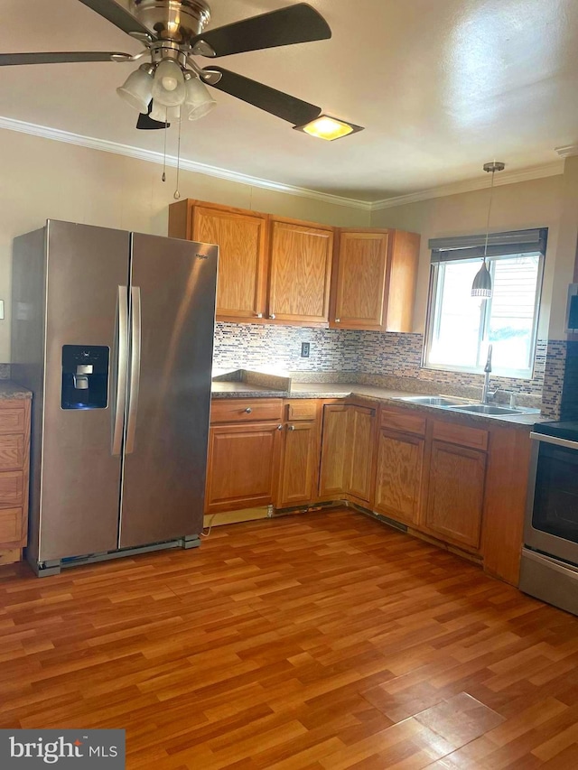 kitchen featuring decorative backsplash, stainless steel appliances, crown molding, sink, and dark hardwood / wood-style floors