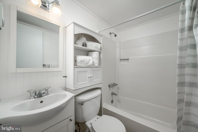 full bathroom with shower / bath combination with curtain, vanity, and toilet