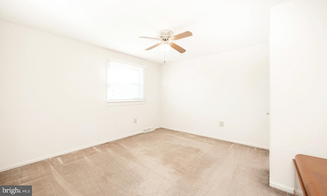 unfurnished room with light carpet and ceiling fan