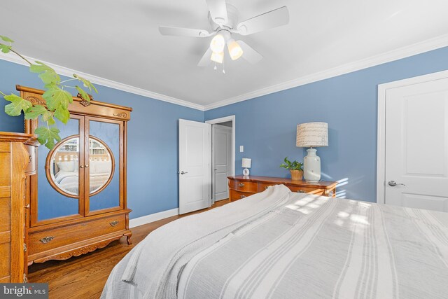 bedroom featuring hardwood / wood-style flooring, crown molding, and ceiling fan