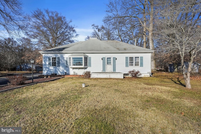 view of front facade featuring a front yard