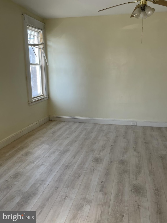 unfurnished room featuring light hardwood / wood-style flooring and ceiling fan