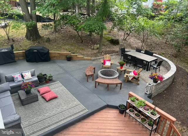 exterior space featuring area for grilling and an outdoor living space with a fire pit