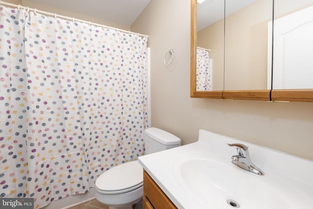 bathroom featuring curtained shower, vanity, and toilet