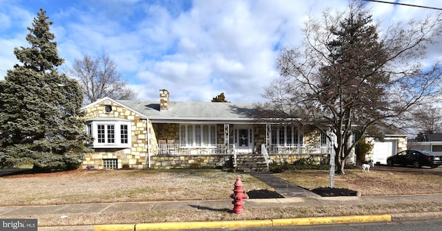 ranch-style home featuring a porch