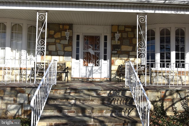 doorway to property with covered porch