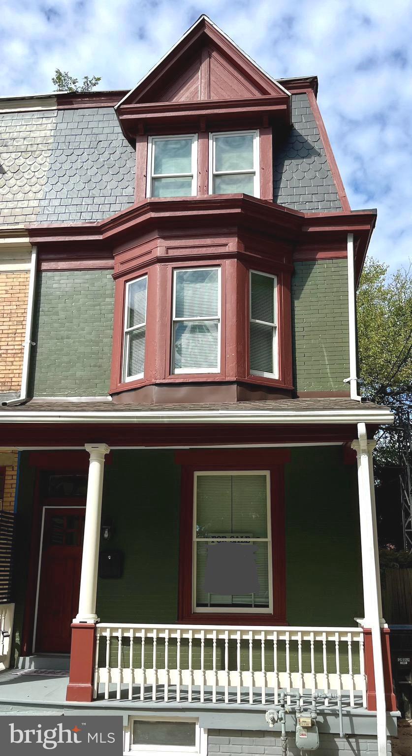 view of front of home featuring covered porch