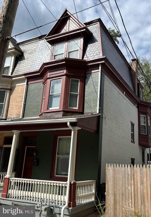 view of front of house featuring a porch