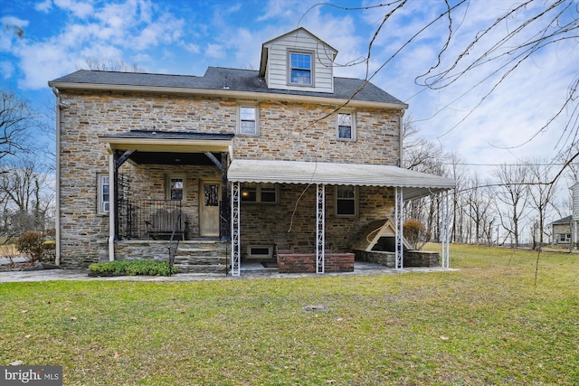 view of front of house with a front lawn