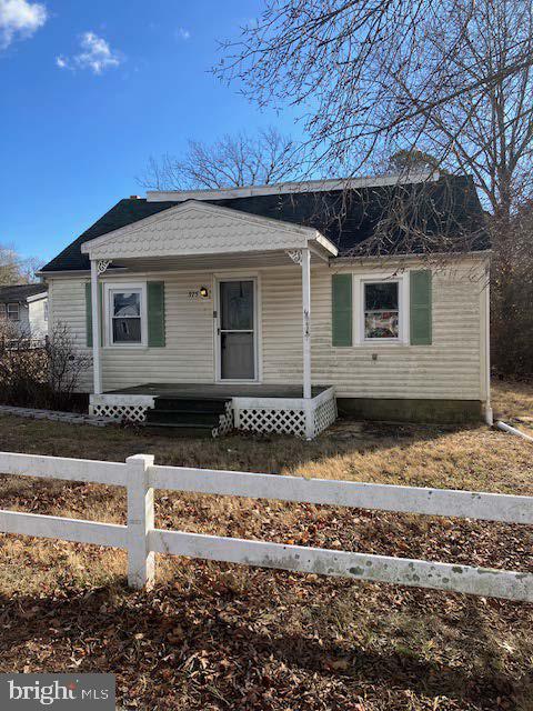 view of front of house with covered porch